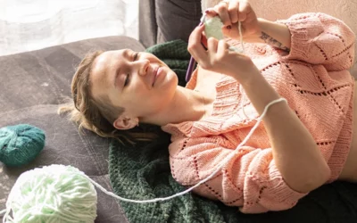 Le crochet : bien plus qu’un loisir créatif, un véritable allié bien-être