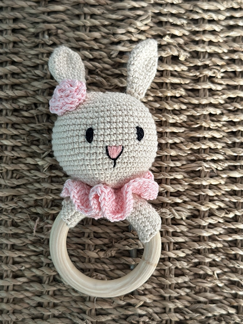 Hochet bébé lapin en crochet fait main en coton