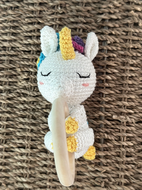Hochet bébé licorne en crochet fait main en coton