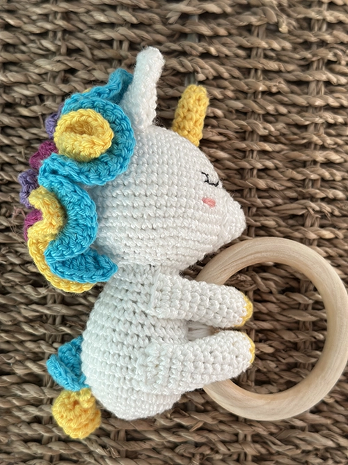 Hochet bébé licorne en crochet fait main en coton